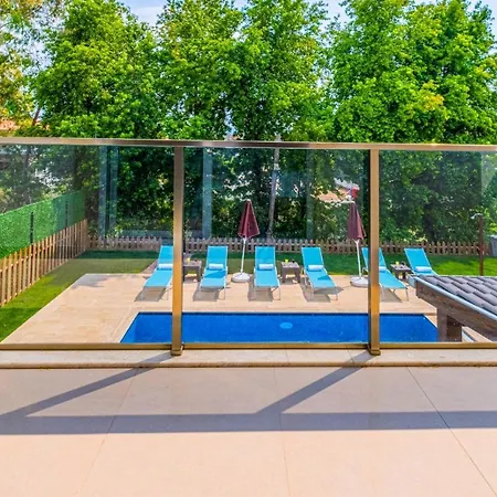 Villa Infinity Lily 1 *